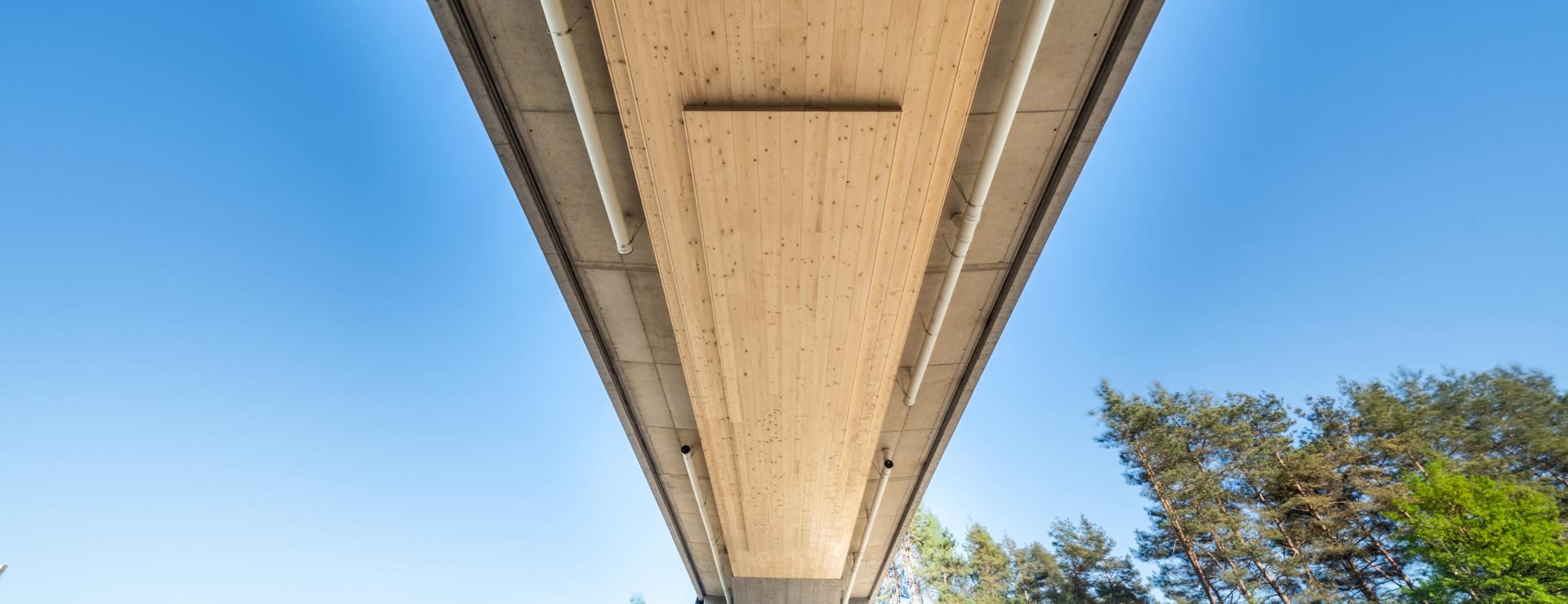 HNT_REF_S37_Holz-Beton-Verbundbru__cke_AT_20240430_002_RET__copy__Peter_Maier | © HASSLACHER Gruppe | Peter Maier