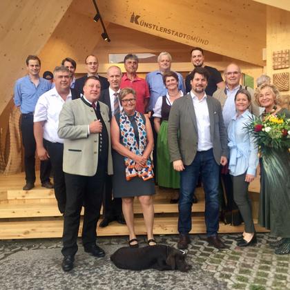 07_12_2017_1_C_Privat | © Erste Reihe von links nach rechts: Josef Jury (Bgm. Stadt Gmünd), Dr. Erika Schuster (Kulturinitiative Gmünd), Christoph Kulterer (CEO HASSLACHER Gruppe) mit Gattin Claudia Kulterer, Mag. Margarete Miklautz © Privat