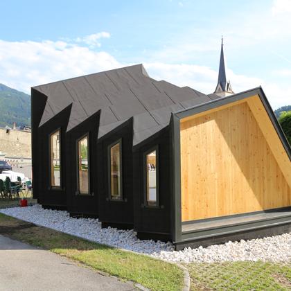 IMG_1459_C_Albert_Wiltsche | © Das Holzfaltatelier von HASSLACHER NORICA TIMBER in Gmünd hat auch eine beindruckende Seiten- und Rückansicht. © Albert Wiltsche