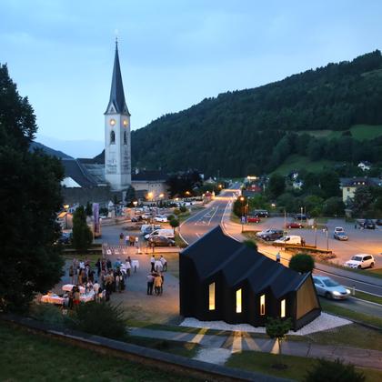 IMG_1703_C_Albert_Wiltsche | © Schöne Abendstimmung mit Blick auf das HASSLACHER NORICA TIMBER Holzfaltatelier und die Kulturstadt Gmünd. © Albert Wiltsche