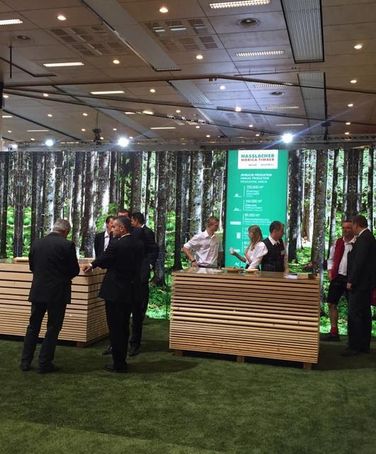 image4 | © Die Holzmesse Klagenfurt lockt bereits am ersten Tag zahlreiche Besucher ins Messezentrum.
