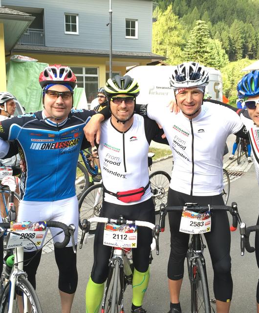 IMG_4350 | © Fit & mega motiviert! Das HASSLACHER NORICA TIMBER-Team mit Oti-Striedinger am Start der Großglockner Bike Challenge.