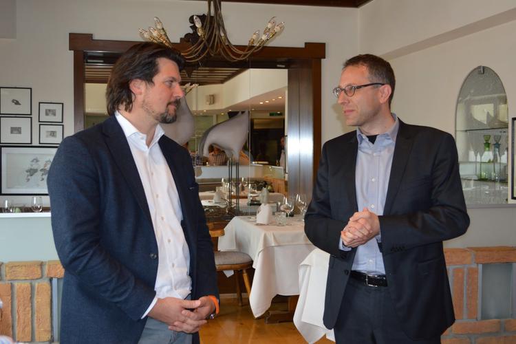 DSC_0039 | © CEO Christoph Kulterer (links) mit Dietmar Sternad, BsC Mba (rechts) © HASSLACHER Gruppe