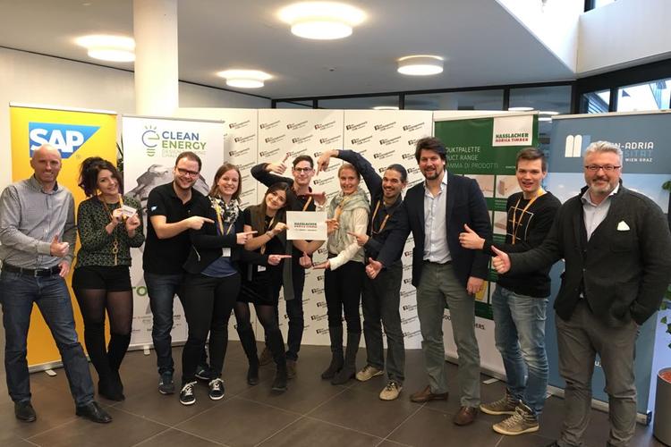 05_CleanEnergy_Challenge | © CEO Christoph Kulterer mit dem HASSLACHER NORICA TIMBER Projektteam der Clean Energy Design Thinking Challenge 2017.