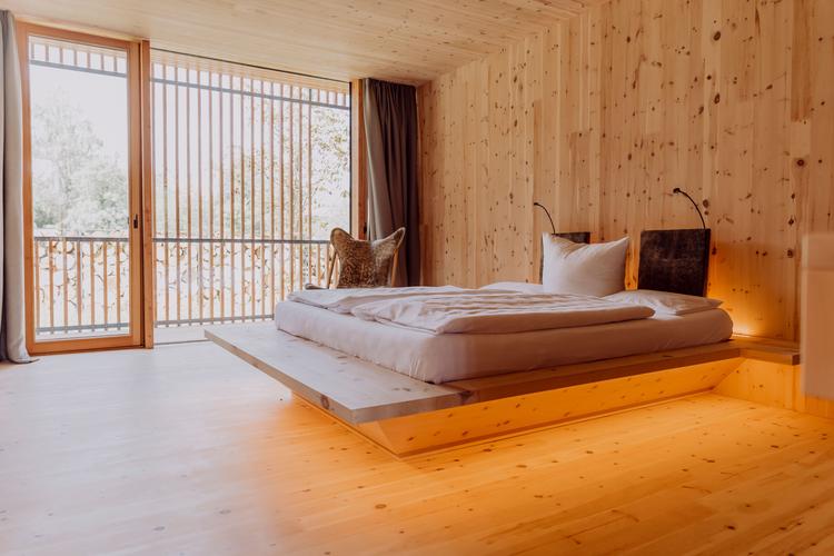 HNT_Brettsperrholz_Referenz_Hirzinger_Hotel_Simssee__copy__Kathrin_Pitsch_-_www_kathrinpitsch_de_gespiegelt