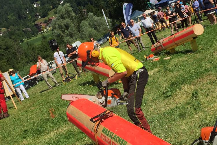 Holzstraszenkirchtag_St__Urband_2016__1_ | © Beim Scheibenschneiden war Präzision gefragt.