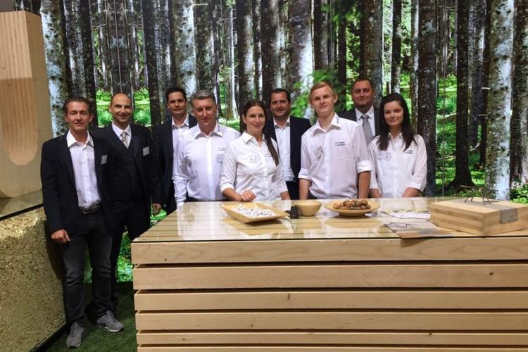 image1__2_ | © Die Mitarbeiter von HASSLACHER NORICA TIMBER, freuen sich auf zahlreichen Besuch beim Messestand in der Halle 5, Stand B02/C01.