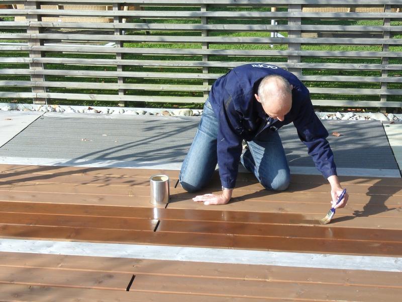 Streichen_terrassendielen_hnt | © Pflege und Wartung von Oberflächenbeschichtungen.